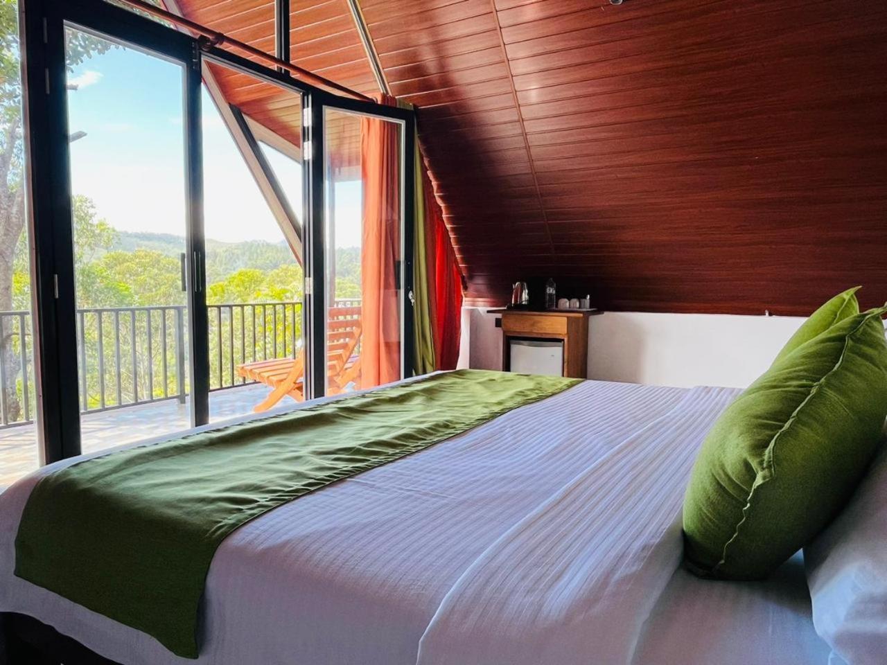 Cloudy Hill Cottage Ella Zimmer foto